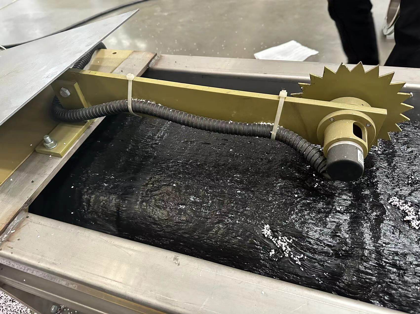 comprimendo la schiuma