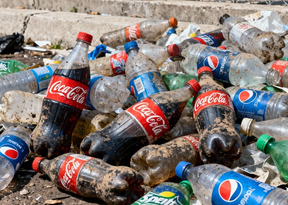 Bottiglie di bevande contenenti liquidi